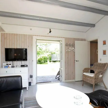 5 Person In Vejby-by Traum